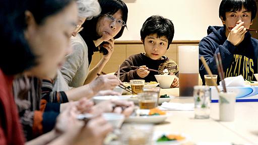 夕食は「おにぎりパーティー」　子どもの貧困６人に１人 - 選挙：朝日新聞デジタル