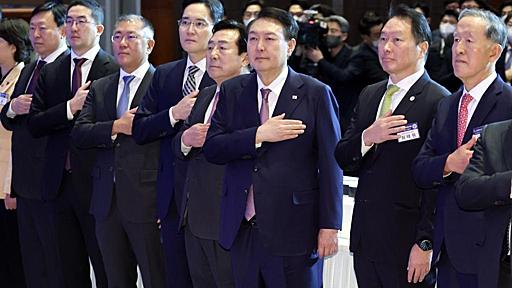 韓国大統領、企業人100人連れてセールス外交 UAEに超大型視察団、ダボスには財閥トップ勢揃い | JBpress (ジェイビープレス)