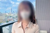 路上で下着などをあらわにした写真を繰り返し投稿している女性（Xより）